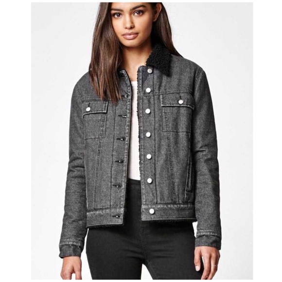 Kendall & Kylie Jackets & Blazers - Kendall & Kylie Sherpa lined denim jacket
